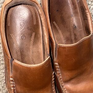Vionic Men's Tan Leather Slip-Ons